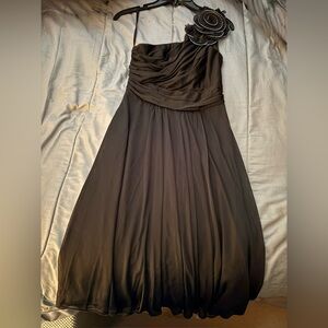 Chic Black One-Shoulder Dress with Floral Detail